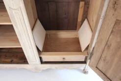 Französischer Kleiderschrank aus gebleichter Eiche, 19. Jh
