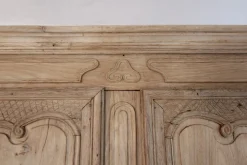 Französischer Kleiderschrank aus gebleichter Eiche, 19. Jh