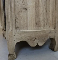 Französischer Kleiderschrank aus gebleichter Eiche, 19. Jh