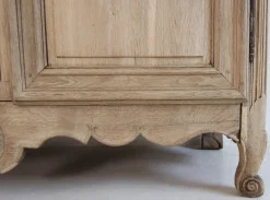 Französischer Kleiderschrank aus gebleichter Eiche, 19. Jh