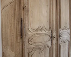 Französischer Kleiderschrank aus gebleichter Eiche, 19. Jh