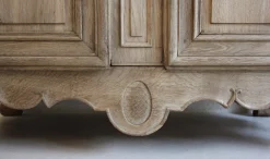 Französischer Kleiderschrank aus gebleichter Eiche, 19. Jh
