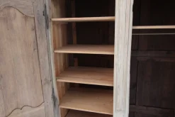 Französischer Kleiderschrank aus gebleichter Eiche, 19. Jh