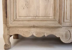 Französischer Kleiderschrank aus gebleichter Eiche, 19. Jh