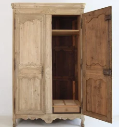 Französischer Kleiderschrank aus gebleichter Eiche, 19. Jh