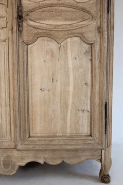 Französischer Kleiderschrank aus gebleichter Eiche, 19. Jh