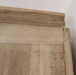Französischer Kleiderschrank aus gebleichter Eiche, 19. Jh