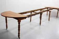 Französischer Louis Philippe Esstisch aus Kirschholz, Mitte 19. Jh.