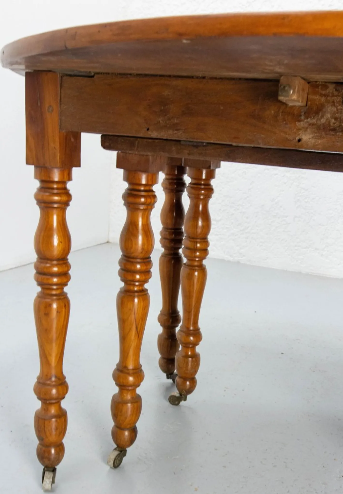 Französischer Louis Philippe Esstisch aus Kirschholz, Mitte 19. Jh.