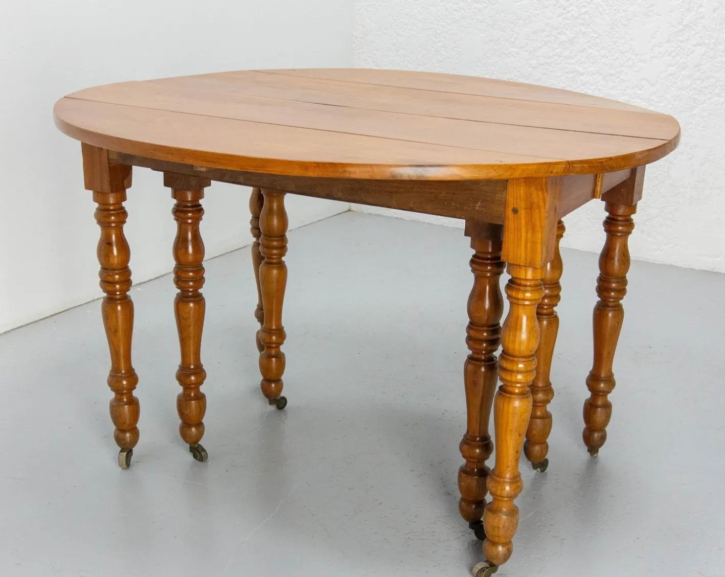 Französischer Louis Philippe Esstisch aus Kirschholz, Mitte 19. Jh.