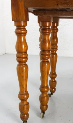 Französischer Louis Philippe Esstisch aus Kirschholz, Mitte 19. Jh.
