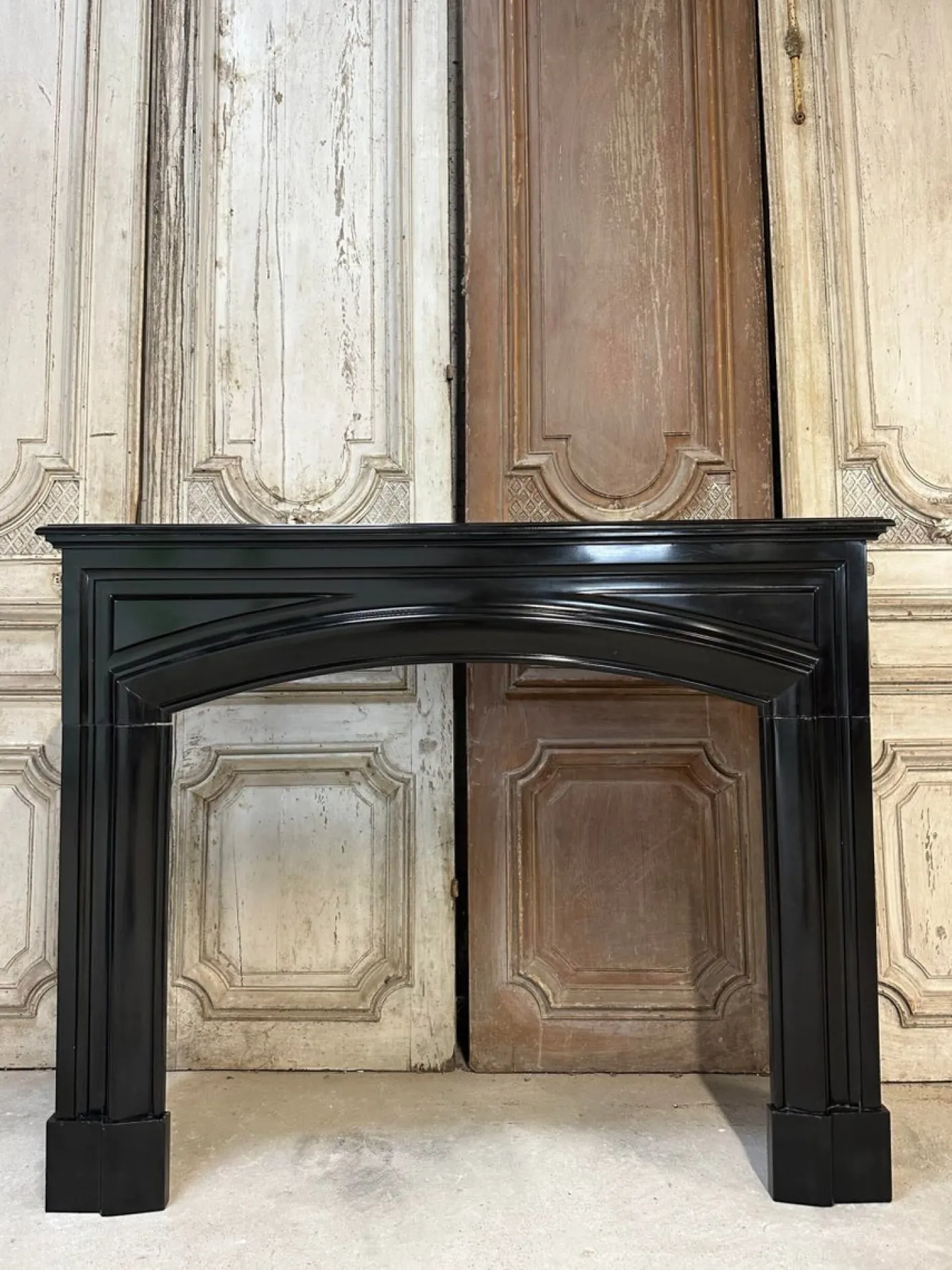 Französischer Louis XIV Kamin aus schwarzem Marmor, 1900er