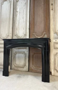 Französischer Louis XIV Kamin aus schwarzem Marmor, 1900er