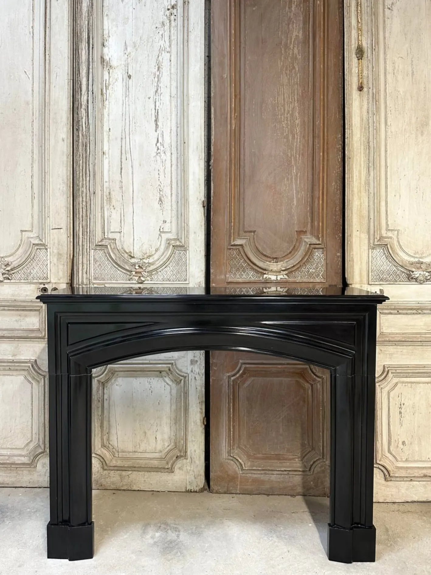 Französischer Louis XIV Kamin aus schwarzem Marmor, 1900er