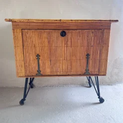 Französischer Mid-Century Getränkeschrank aus Bambus mit Beinen aus Gusseisen, 1950er