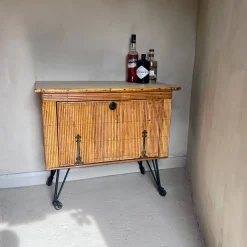 Französischer Mid-Century Getränkeschrank aus Bambus mit Beinen aus Gusseisen, 1950er