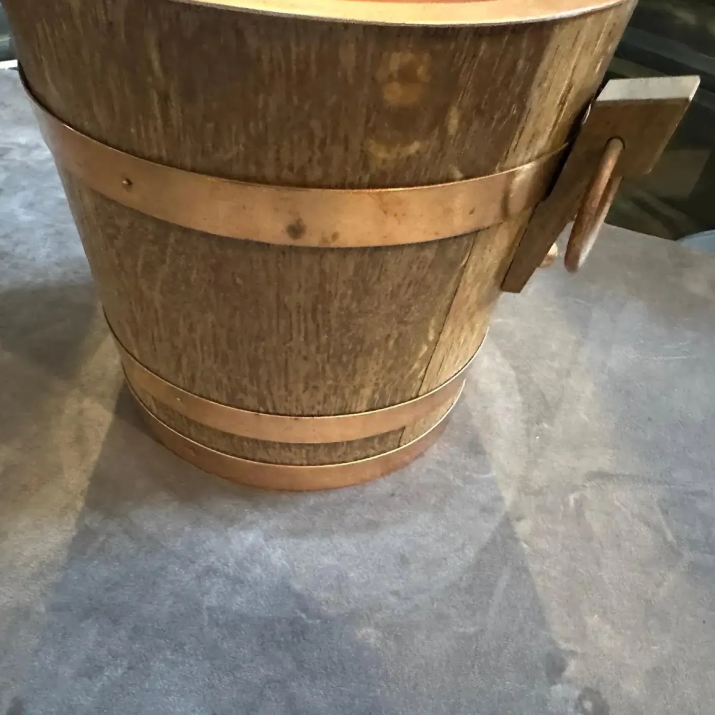 Französischer Mid-Century Weinkühler aus Eiche & Kupfer, 1960er