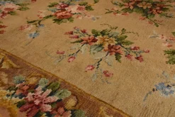 Französischer Savonerie Teppich mit braunen und floralen Motiven, 1920er