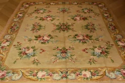 Französischer Savonerie Teppich mit braunen und floralen Motiven, 1920er