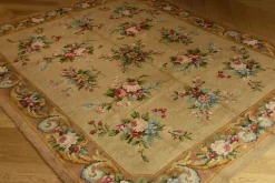 Französischer Savonerie Teppich mit braunen und floralen Motiven, 1920er