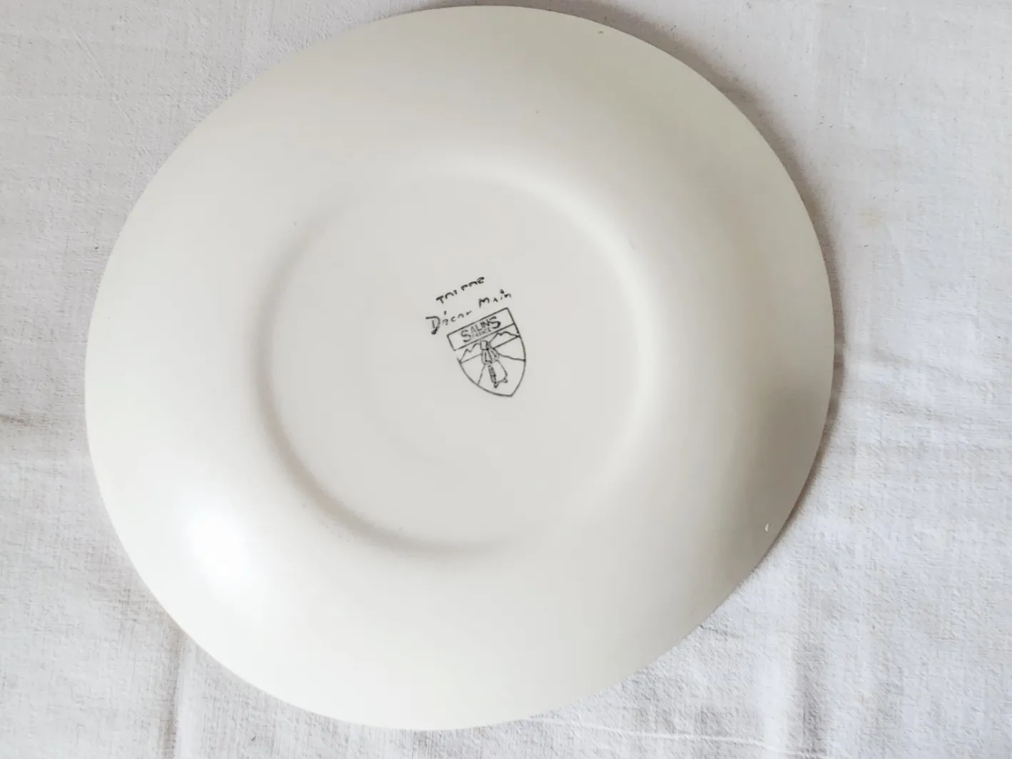 Französischer Teller aus matt glasierter Keramik mit schwarzem Olivenblatt von Salins Toledo, 1960er, 17
