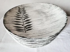 Französischer Teller aus matt glasierter Keramik mit schwarzem Olivenblatt von Salins Toledo, 1960er, 17