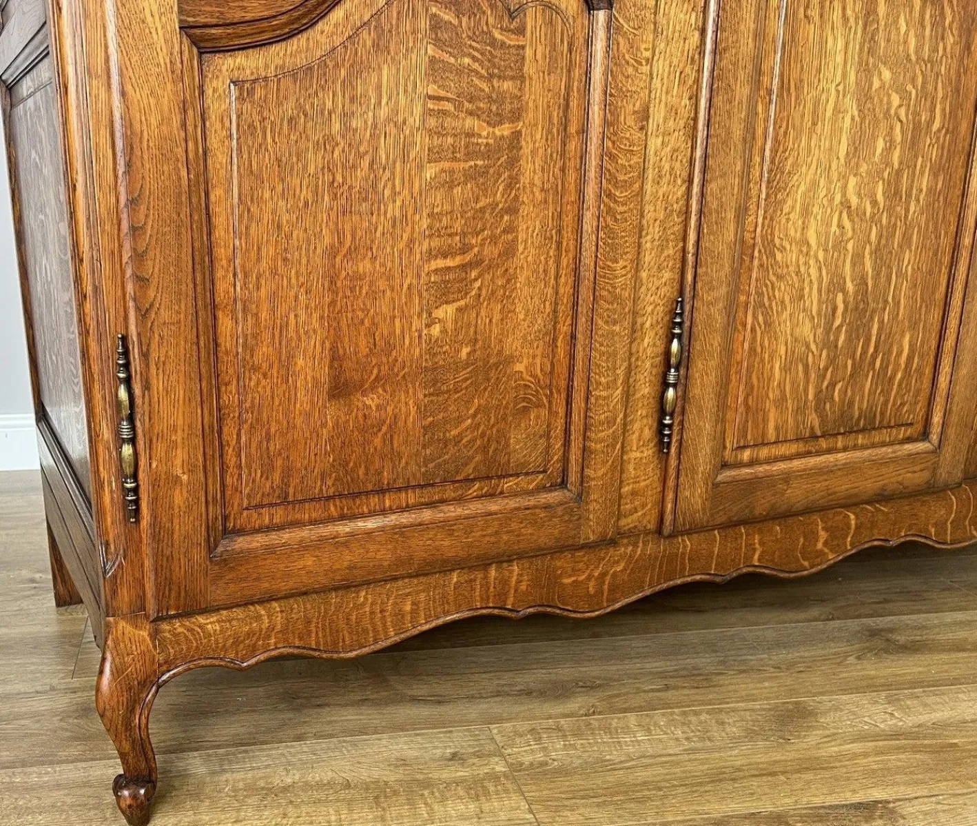 Französischer Vintage Louis XVI Armoire aus geschnitzter Eiche mit 4 Türen