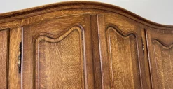 Französischer Vintage Louis XVI Armoire aus geschnitzter Eiche mit 4 Türen
