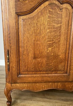 Französischer Vintage Louis XVI Armoire aus geschnitzter Eiche mit 4 Türen