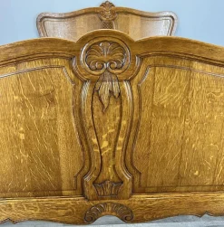 Französischer Vintage Louis XVI Bettrahmen aus Eiche mit geschnitztem Kopfteil
