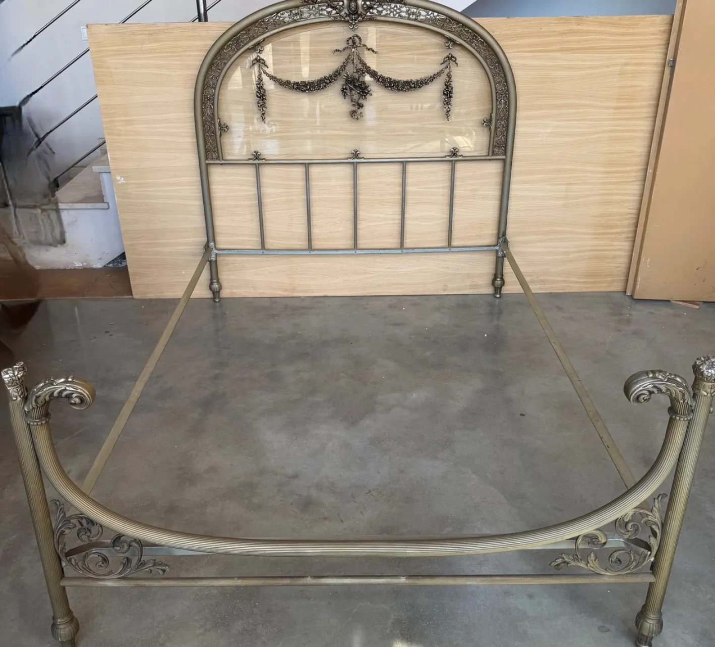Französisches Belle Époque Doppelbett aus Bronze, Eisen, Messing & Glas, 19. Jh.