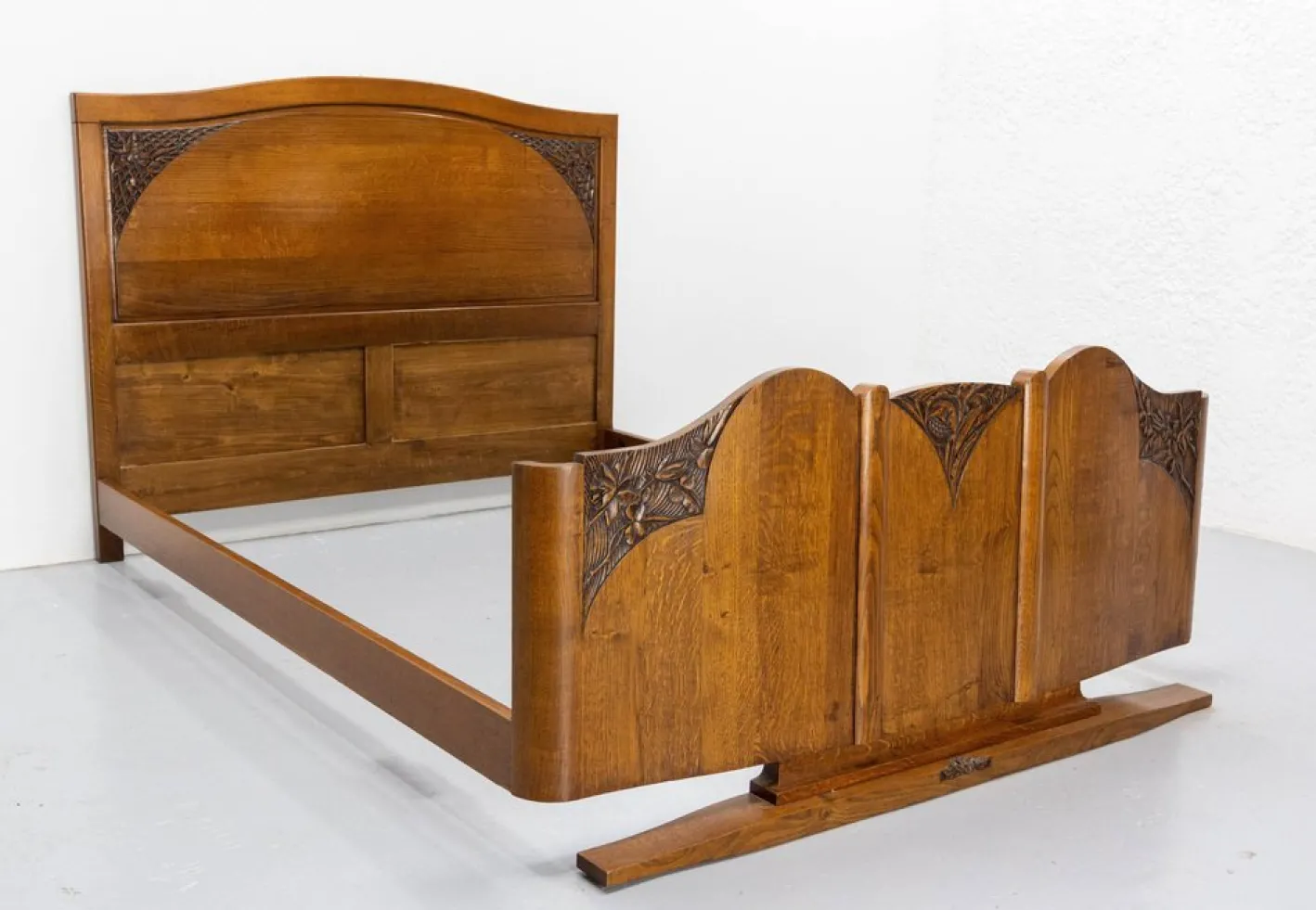 Französisches Mid-Century Bett aus Eiche, 1960er