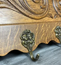 Französische Vintage Garderobe aus geschnitzter Eiche mit 7 Haken