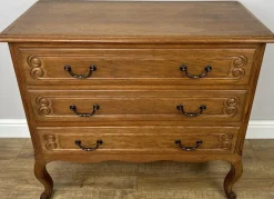 Französische Vintage Louis Kommode mit 3 Schubladen aus Eiche