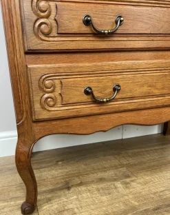 Französische Vintage Louis Kommode mit 3 Schubladen aus Eiche