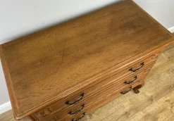 Französische Vintage Louis Kommode mit 3 Schubladen aus Eiche
