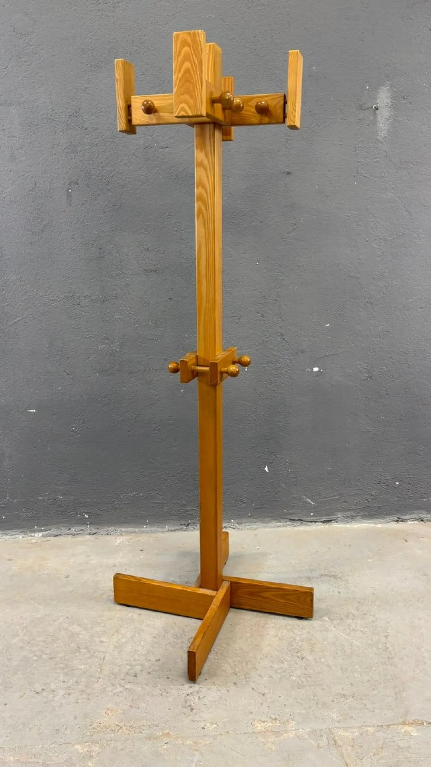 Freistehende Mid-Century Garderobe aus Kiefernholz, 1970er