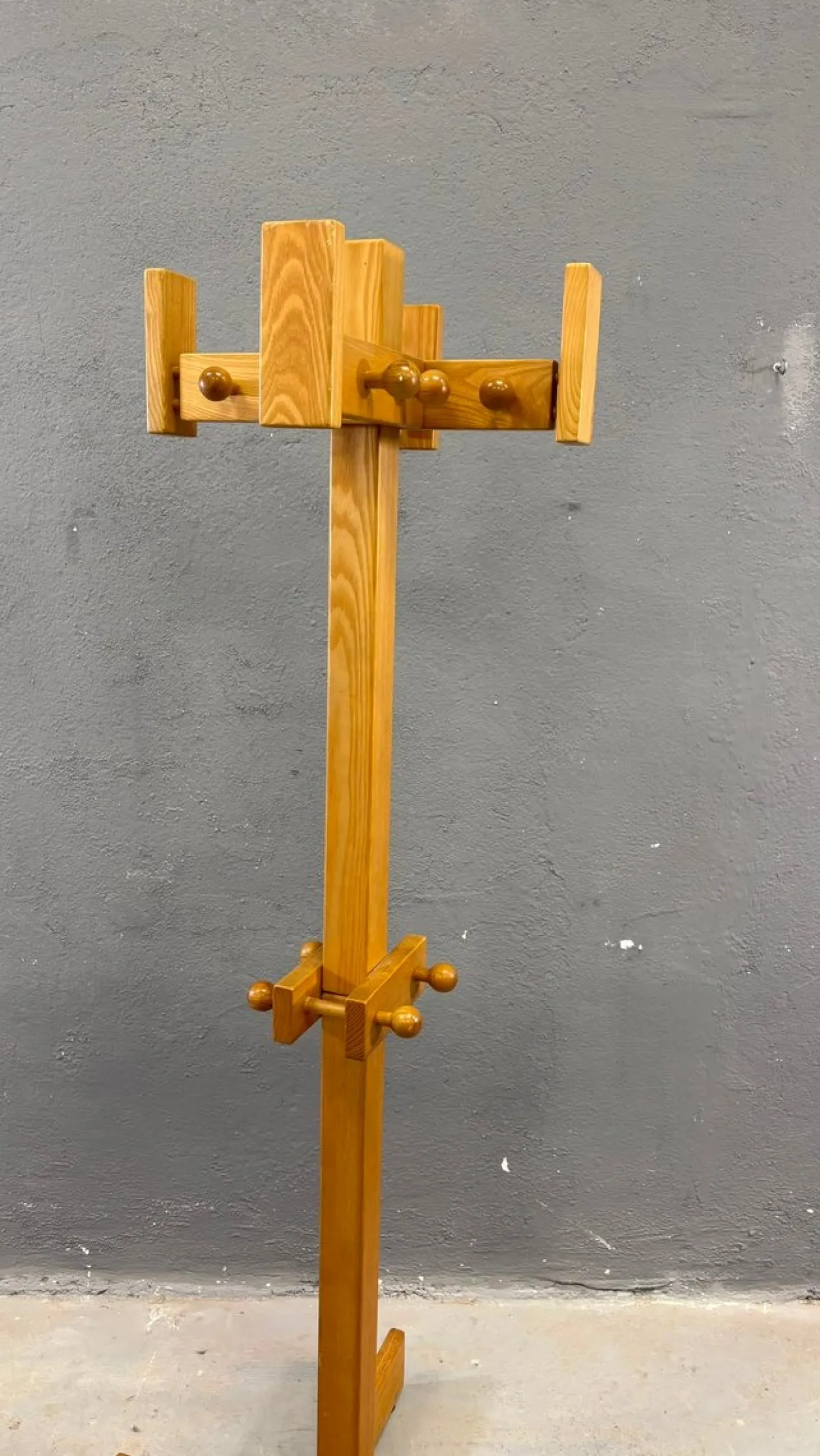 Freistehende Mid-Century Garderobe aus Kiefernholz, 1970er