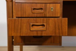 Freistehender Mid-Century Schreibtisch aus Teak, Dänemark, 1960er