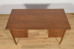 Freistehender Mid-Century Schreibtisch aus Teak, Dänemark, 1960er