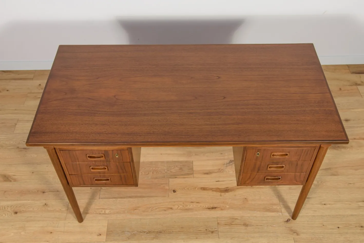 Freistehender Mid-Century Schreibtisch aus Teak, Dänemark, 1960er