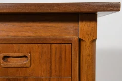 Freistehender Mid-Century Schreibtisch aus Teak, Dänemark, 1960er