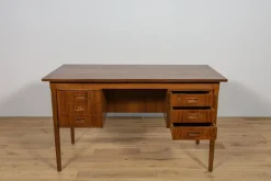 Freistehender Mid-Century Schreibtisch aus Teak, Dänemark, 1960er