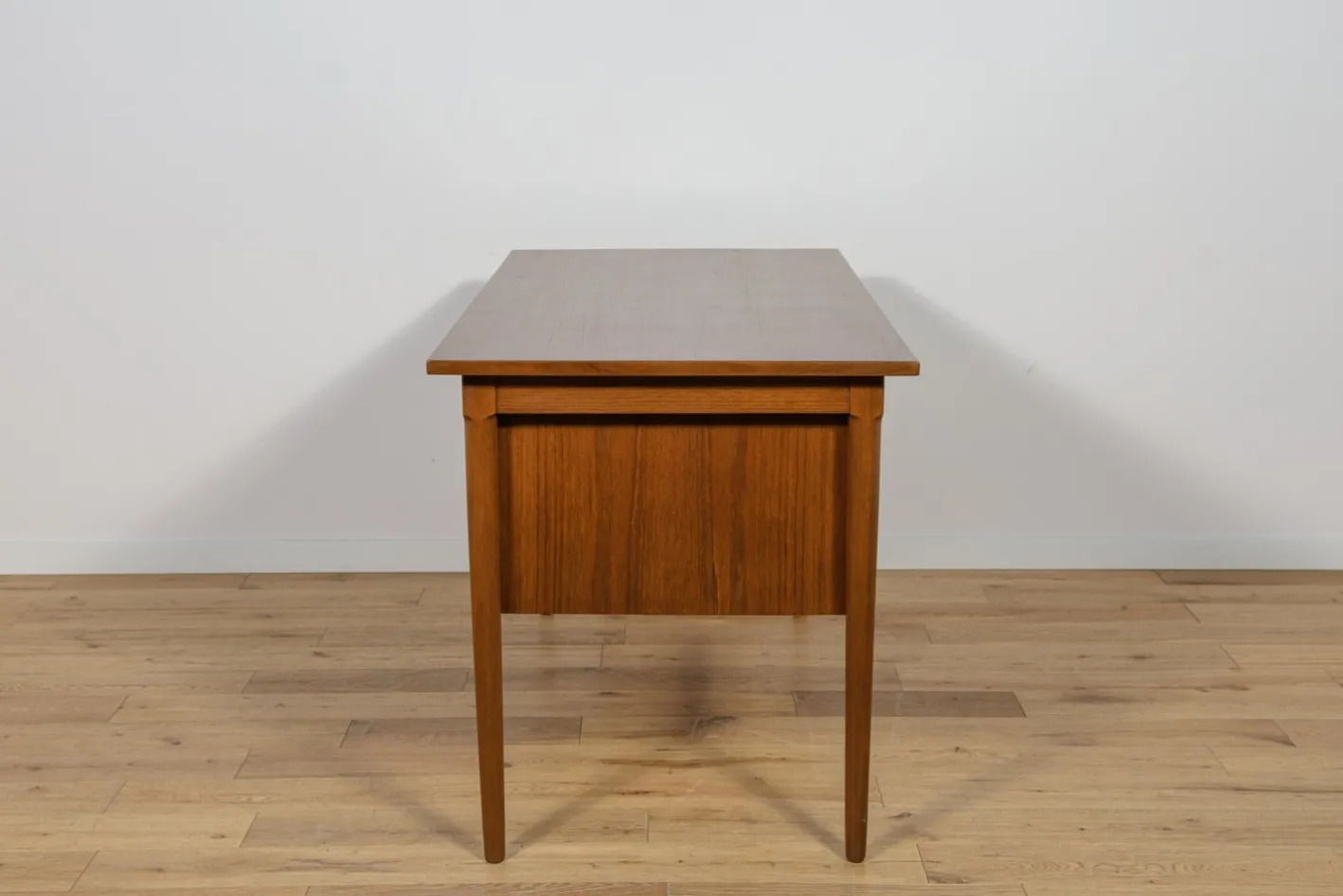 Freistehender Mid-Century Schreibtisch aus Teak, Dänemark, 1960er