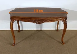 Frühes 20. Jh. Wohnzimmertisch aus massivem Nussholz im Stil von Louis XV