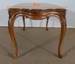 Frühes 20. Jh. Wohnzimmertisch aus massivem Nussholz im Stil von Louis XV