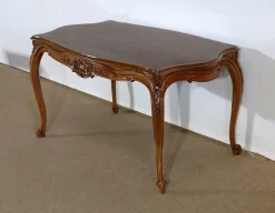 Frühes 20. Jh. Wohnzimmertisch aus massivem Nussholz im Stil von Louis XV