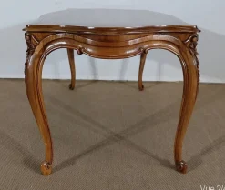 Frühes 20. Jh. Wohnzimmertisch aus massivem Nussholz im Stil von Louis XV