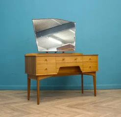 Frisiertisch aus Nussholz von Alfred Cox für Heals, 1950er