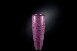 Fuchsia Obice Vase aus Polyethylen mit Bisazza Mosaik von VGnewtrend